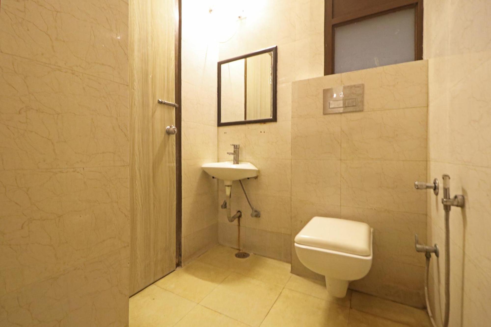 Smart Signature Delhi Airport Hotel 4*