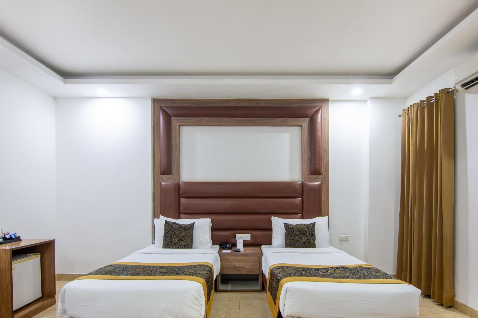 Hotel Lohmod At National Highway 8 - Free Airport Transffer