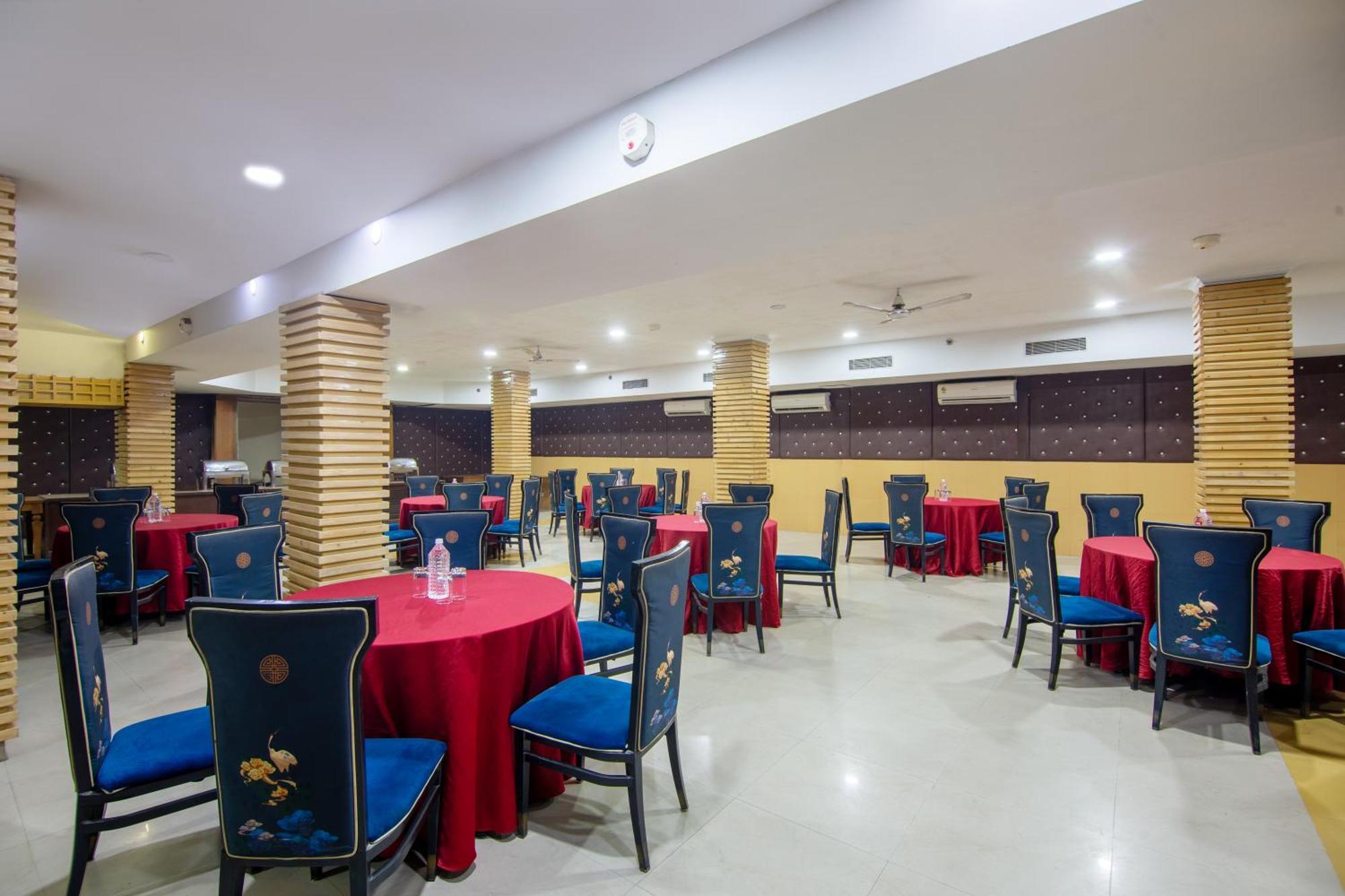 Hotel Lohmod At National Highway 8 - Free Airport Transffer