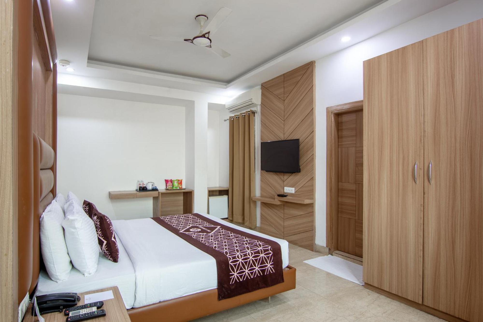 Hotel Lohmod At National Highway 8 - Free Airport Transffer
