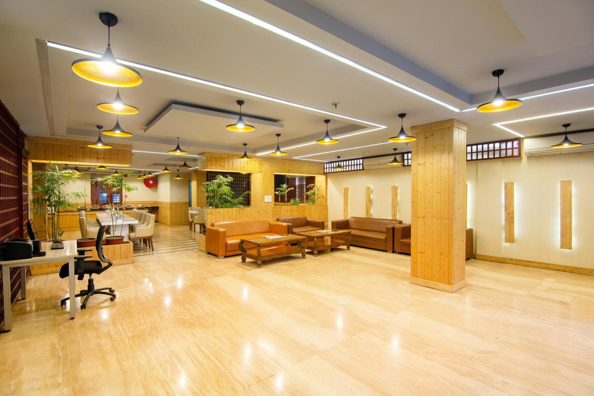 Hotel Lohmod At National Highway 8 - Free Airport Transffer 3*