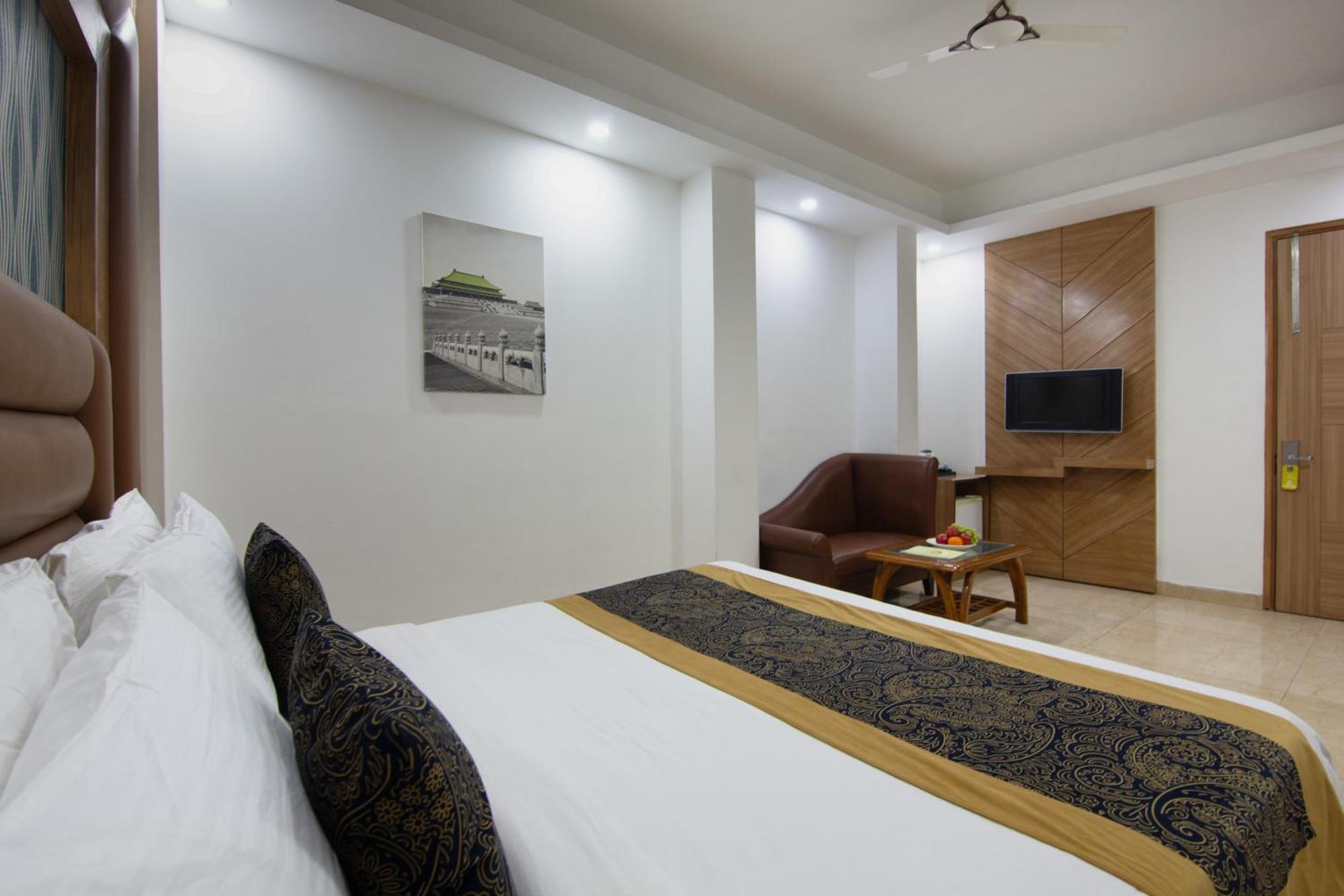 Hotel Lohmod At National Highway 8 - Free Airport Transffer