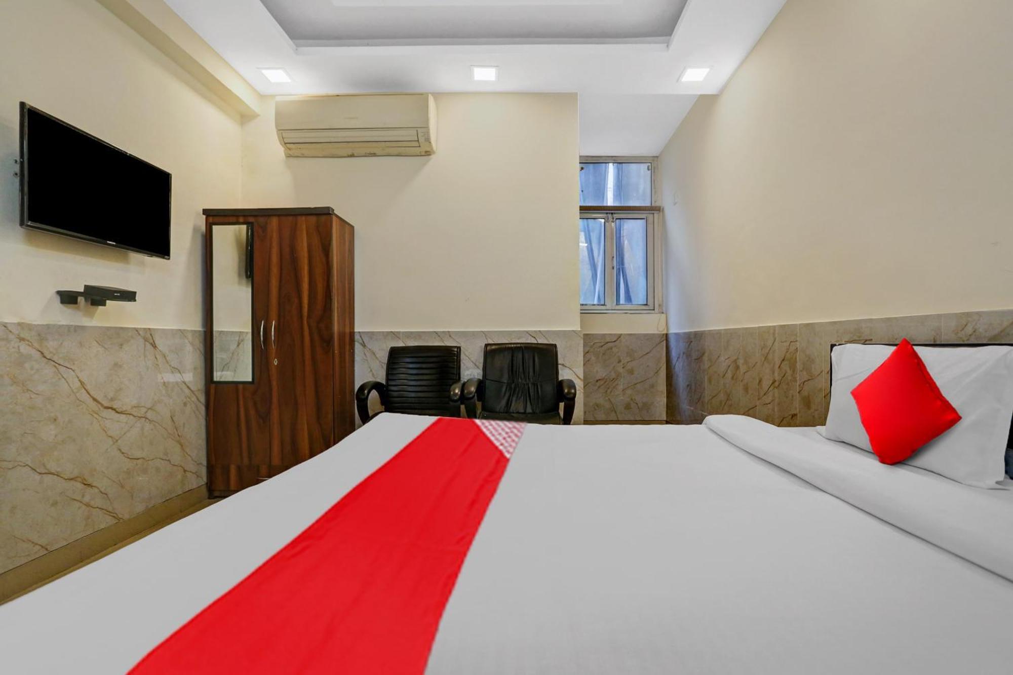 O Welcome Near Dlf Avenue Saket 4*
