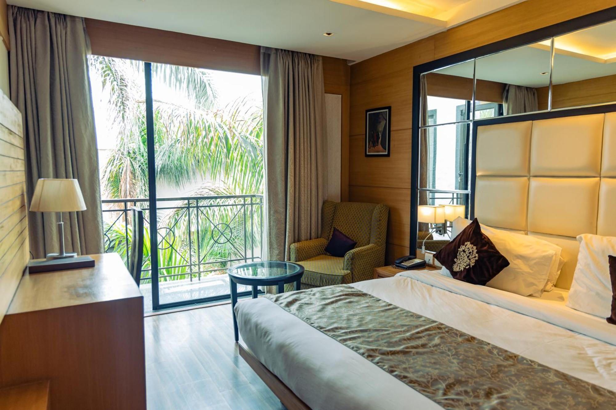Hotel The Nikunj 4*