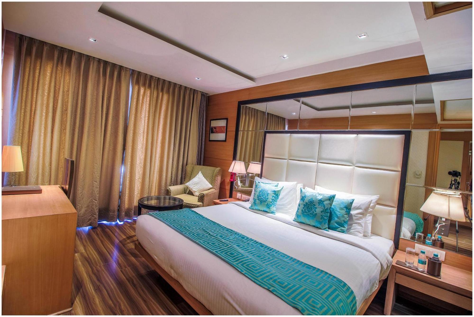 Hotel The Nikunj 4*