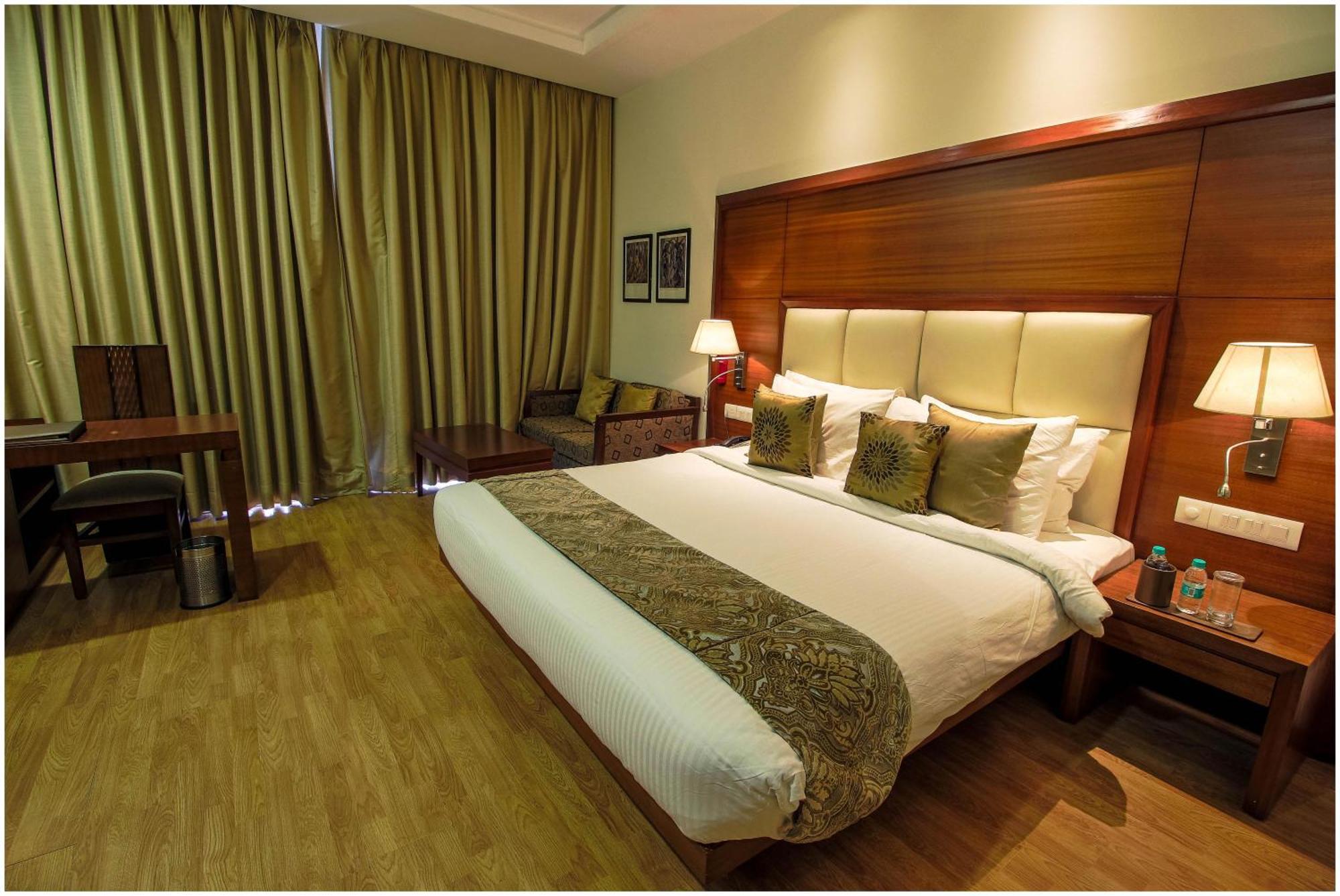 Hotel The Nikunj