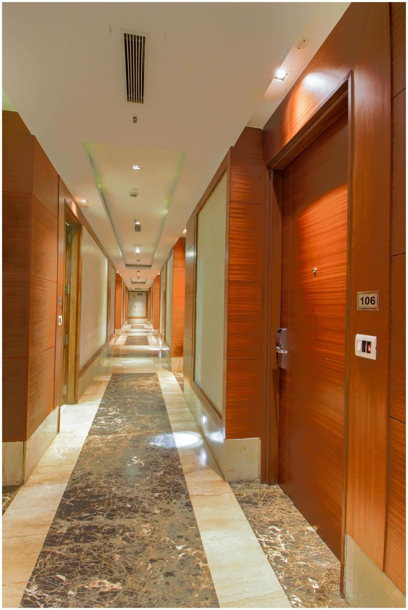 Hotel The Nikunj 4*