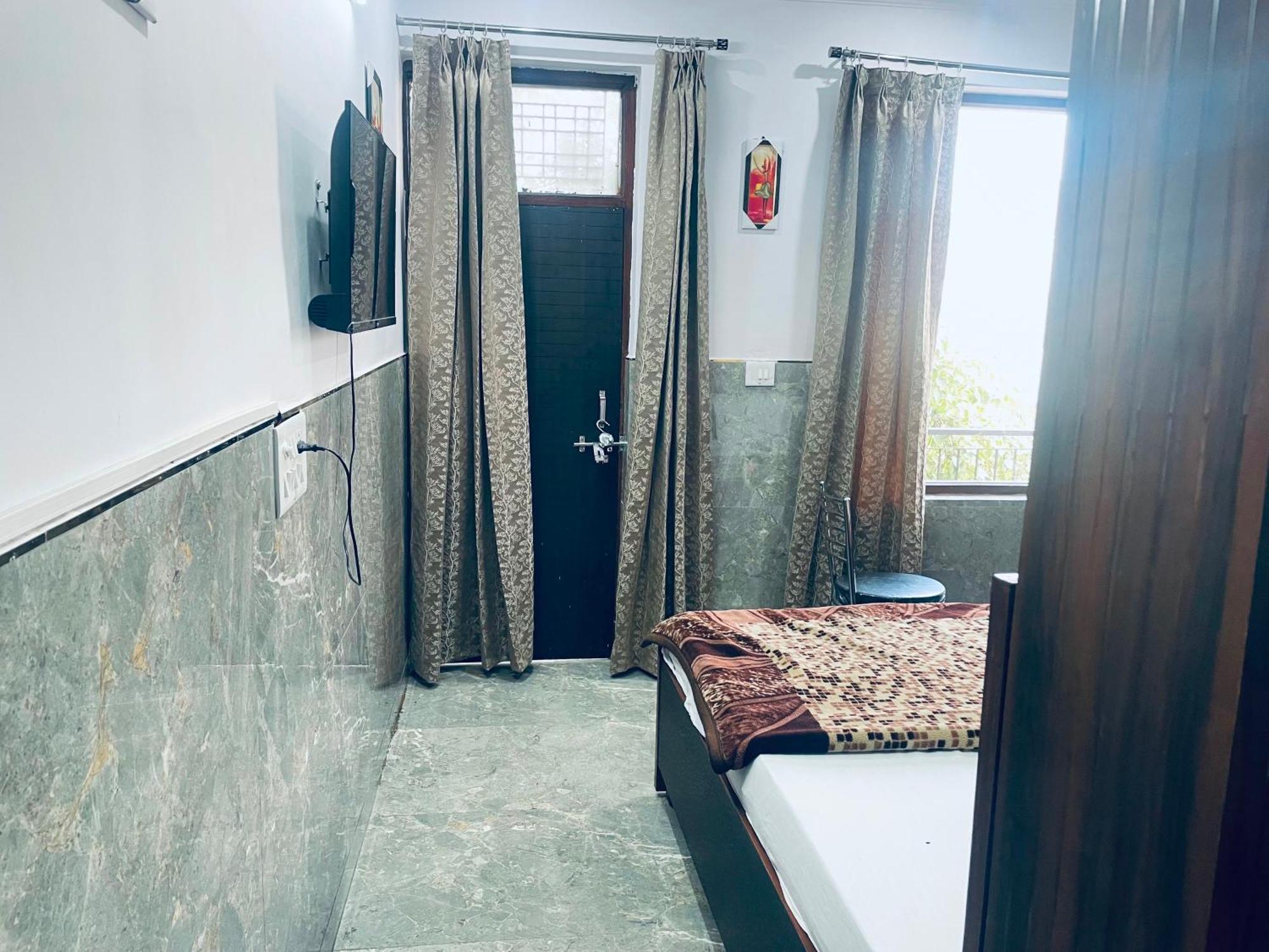 O Ajeet Homestay New Delhi