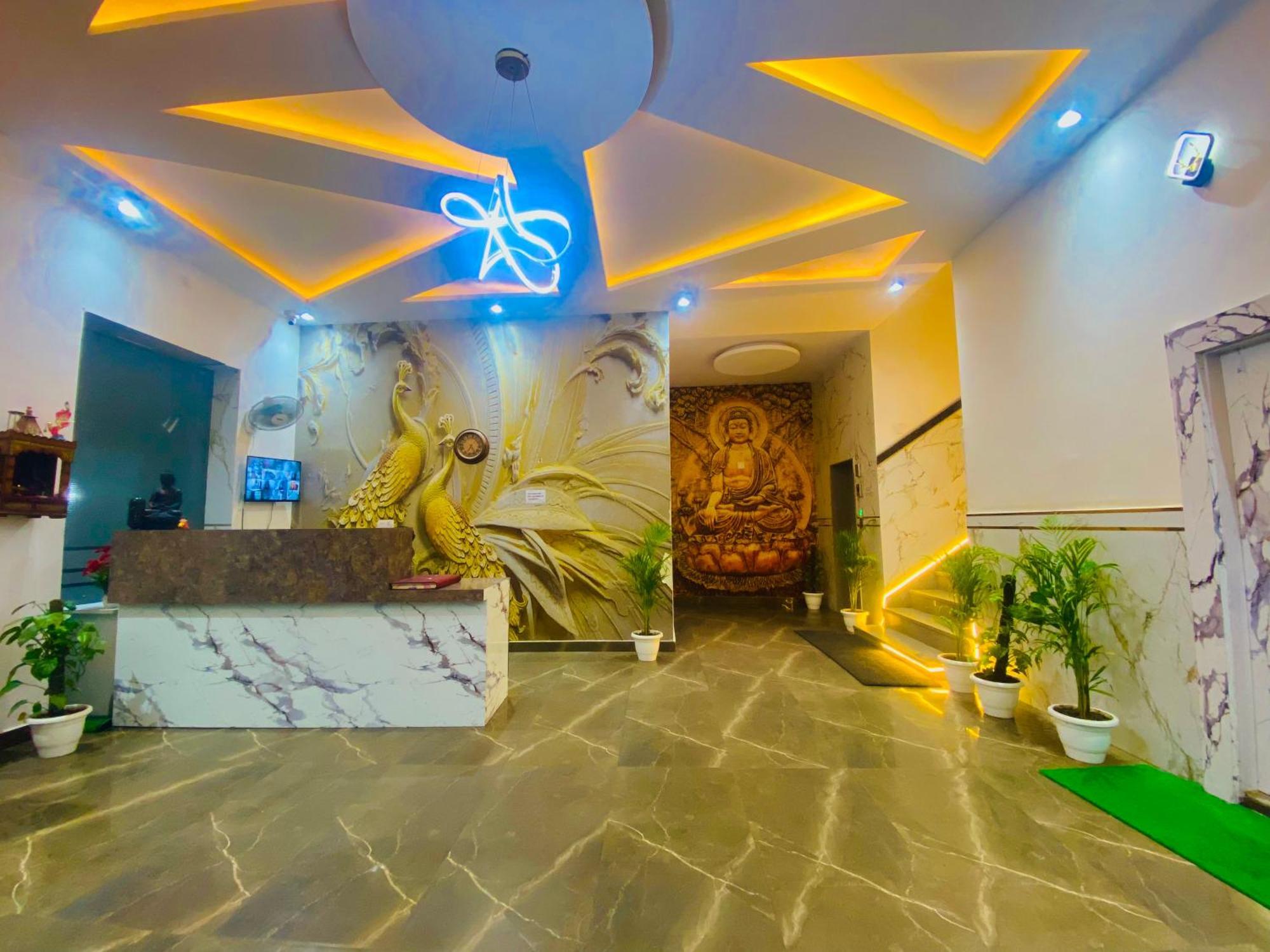 Hotel Vista Ambs Plaza A Family Near Igi Delhi Airport Nova Deli