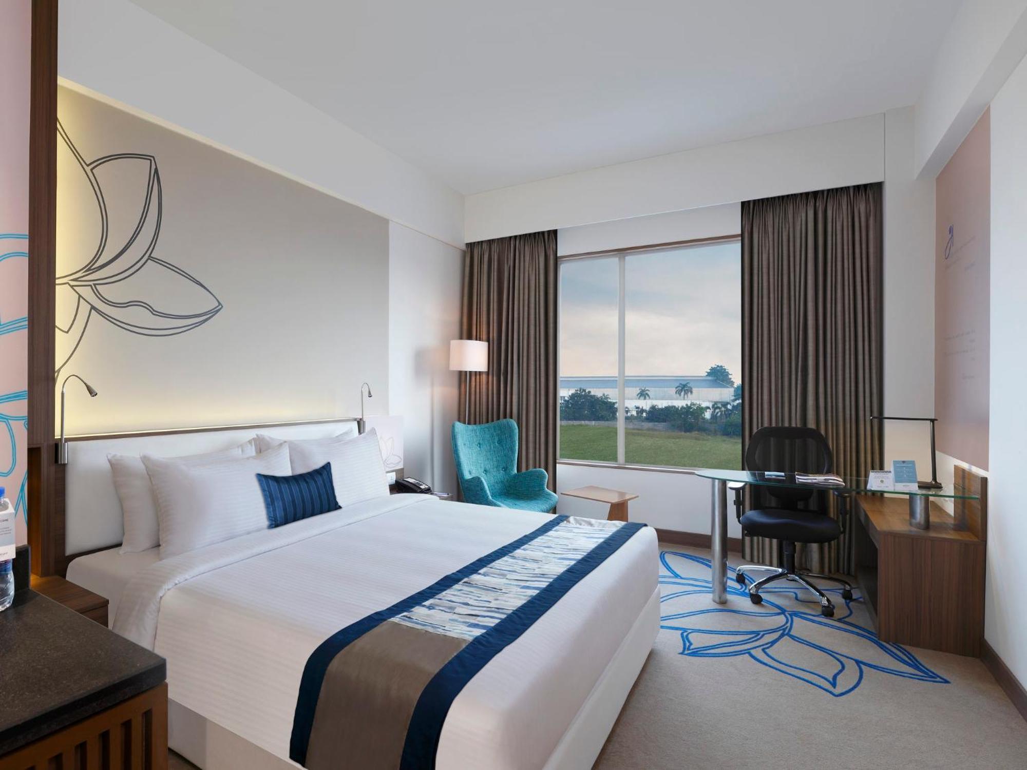 Hotel Empire Suites 4*
