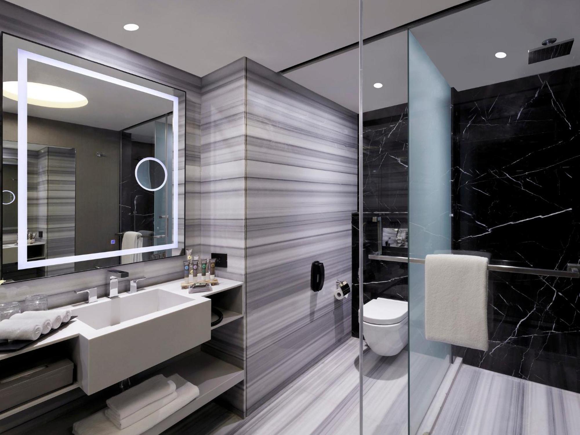 Hotel Empire Suites New Delhi