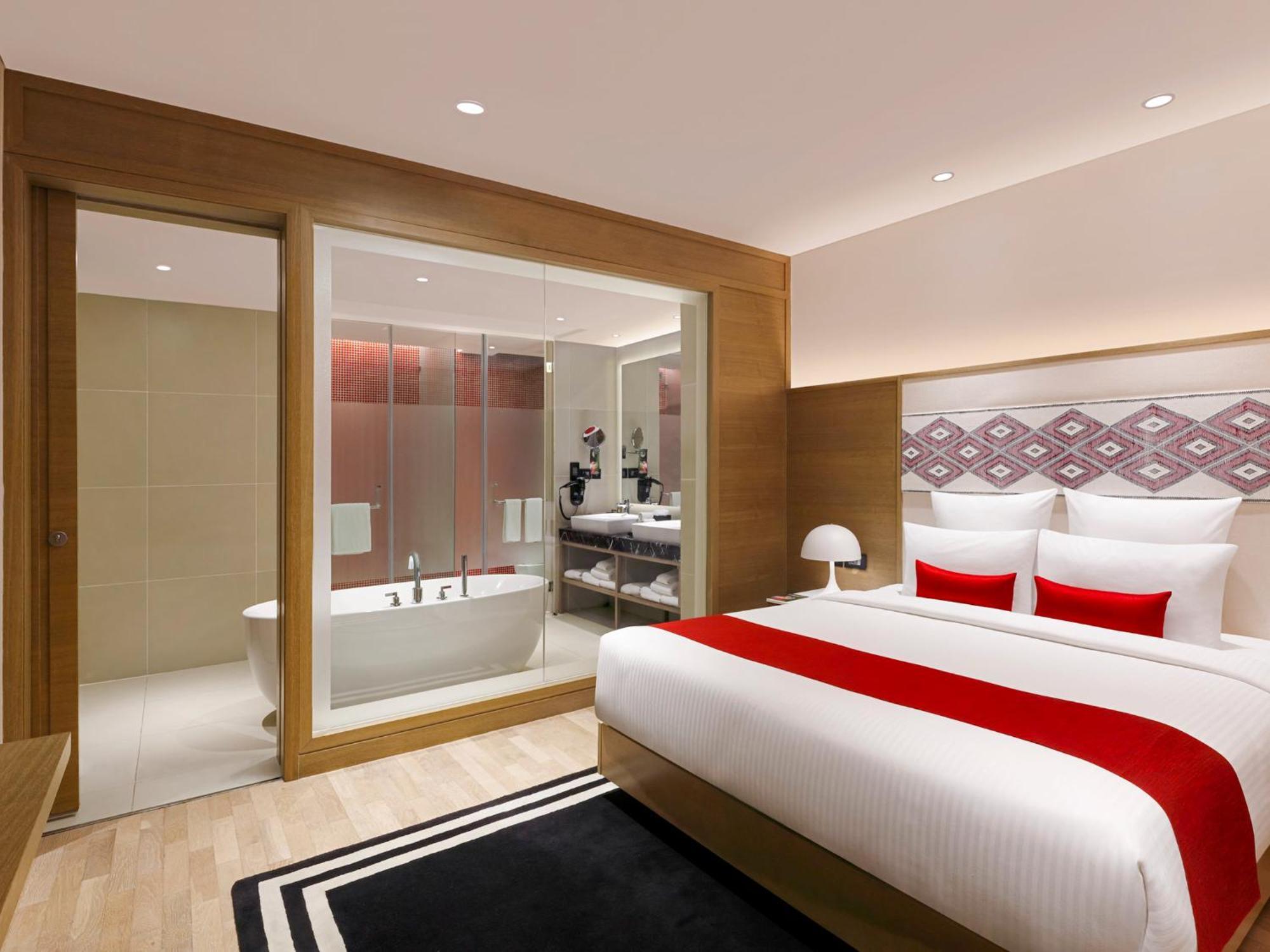 Hotel Empire Suites Hotel 4*