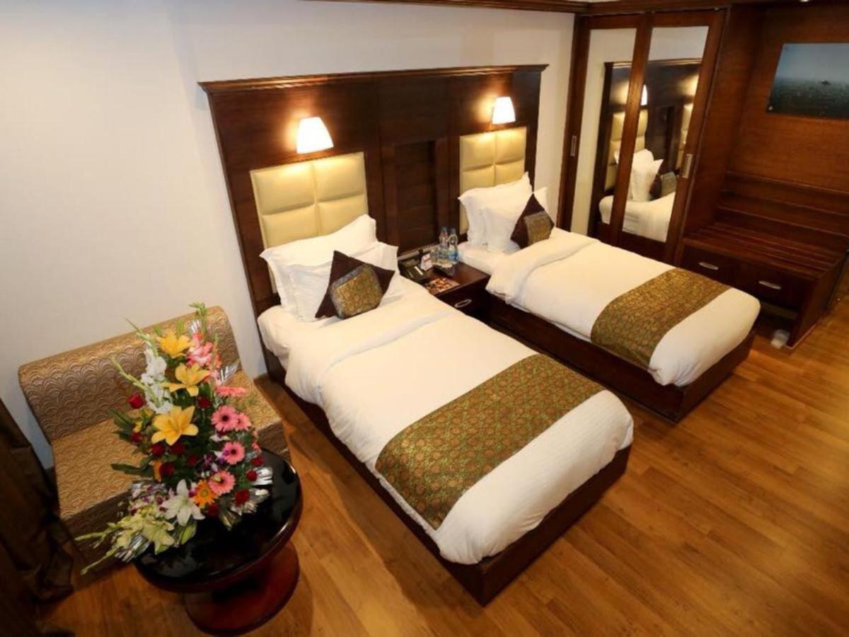 Plaza Near Igi 4* New Delhi