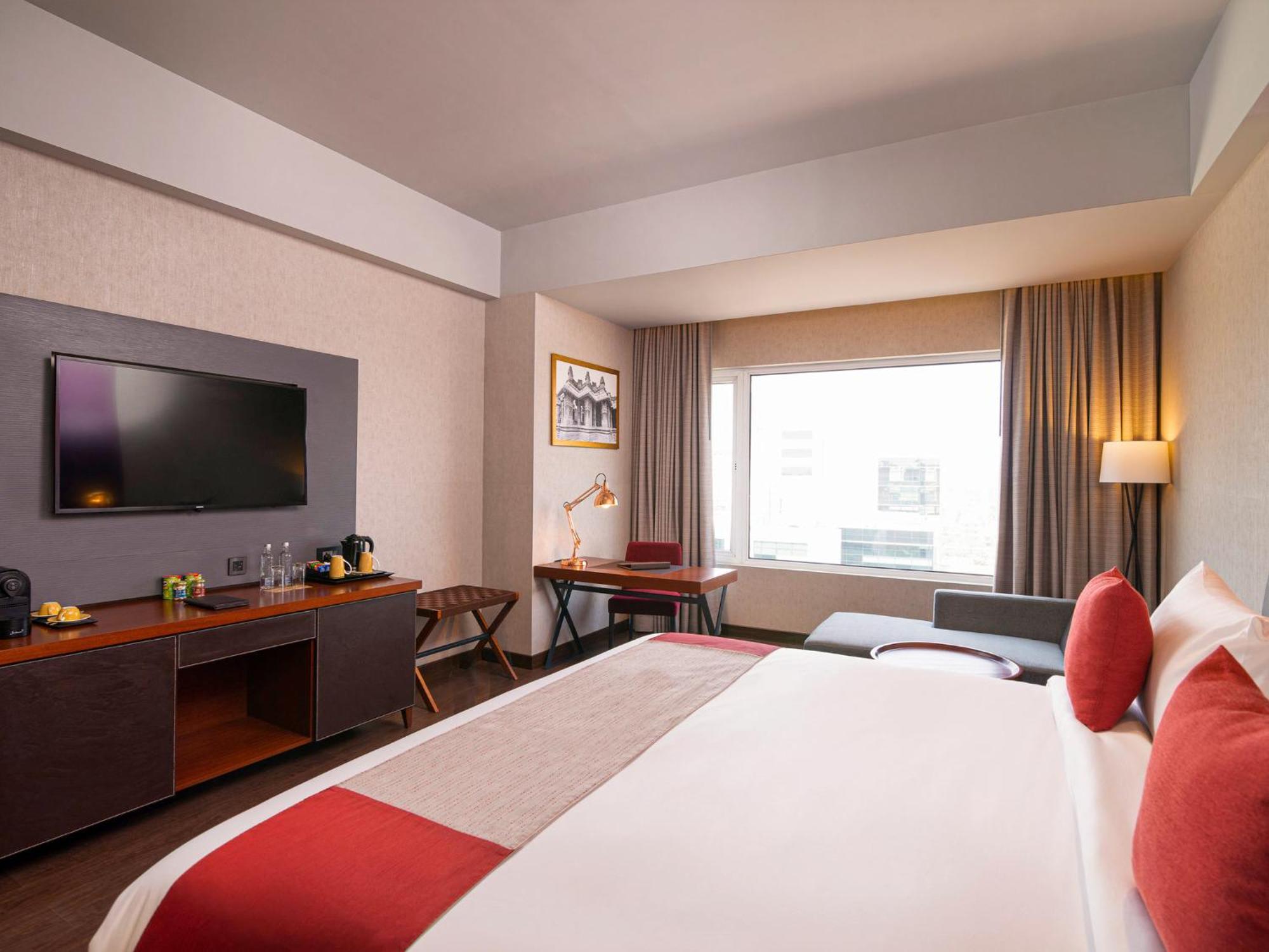 Hotel Pacefic Near Delhi Airport 4*