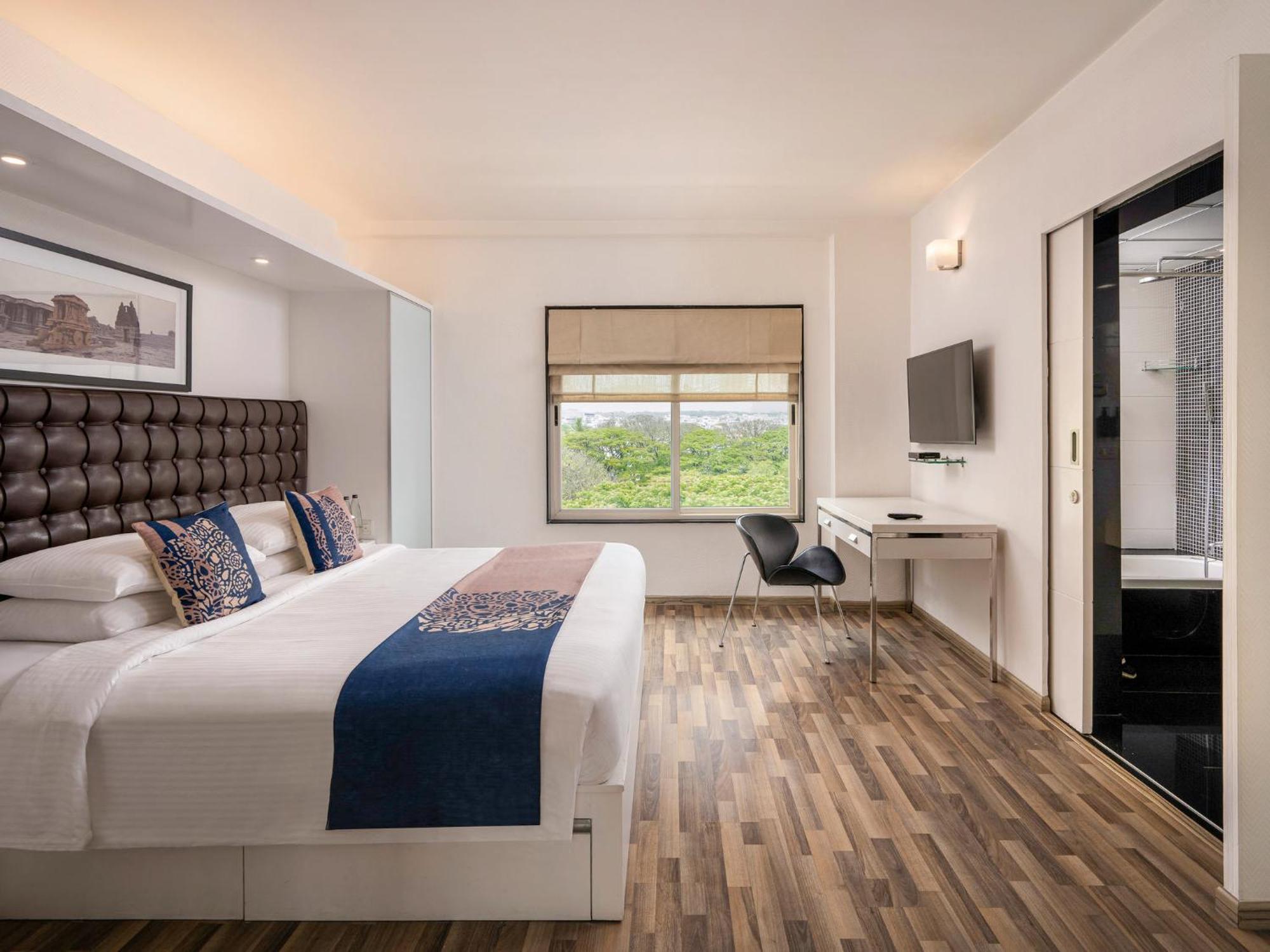 Hotel Pacefic Near Delhi Airport New Delhi