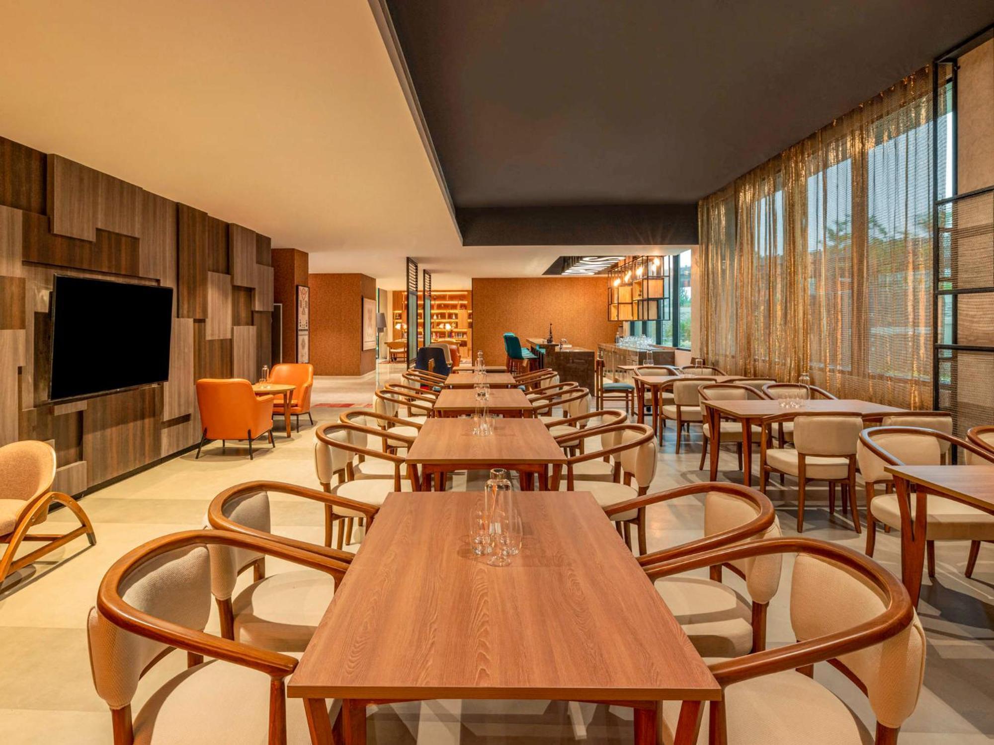 Pacefic Near Delhi Airport 4*