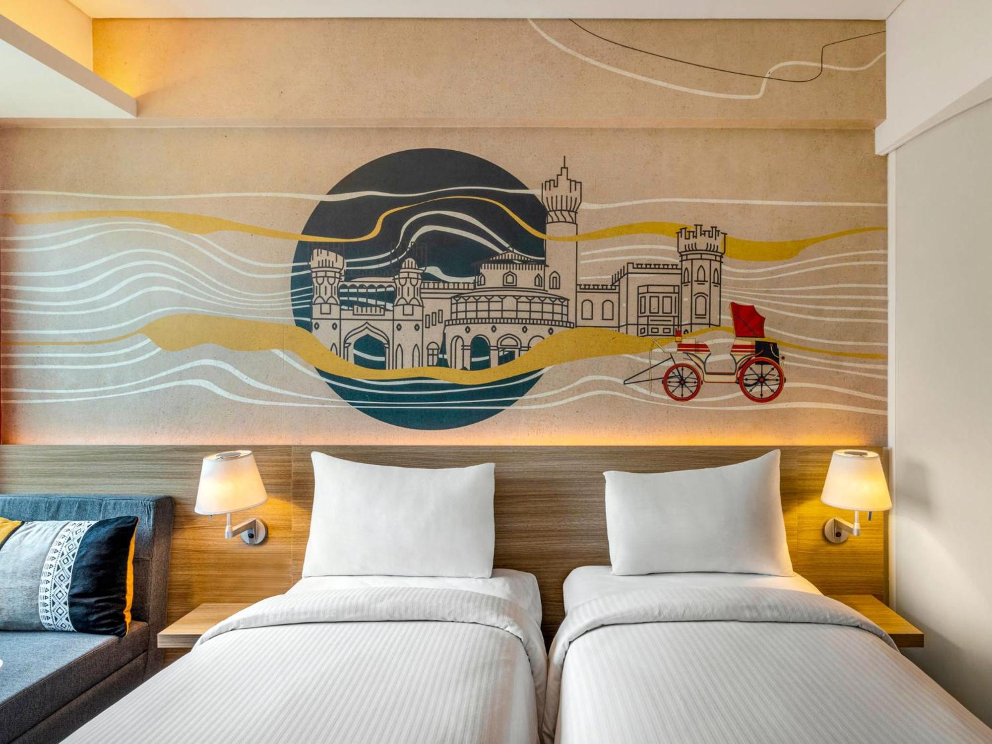 Hotel Pacefic Near Delhi Airport 4*