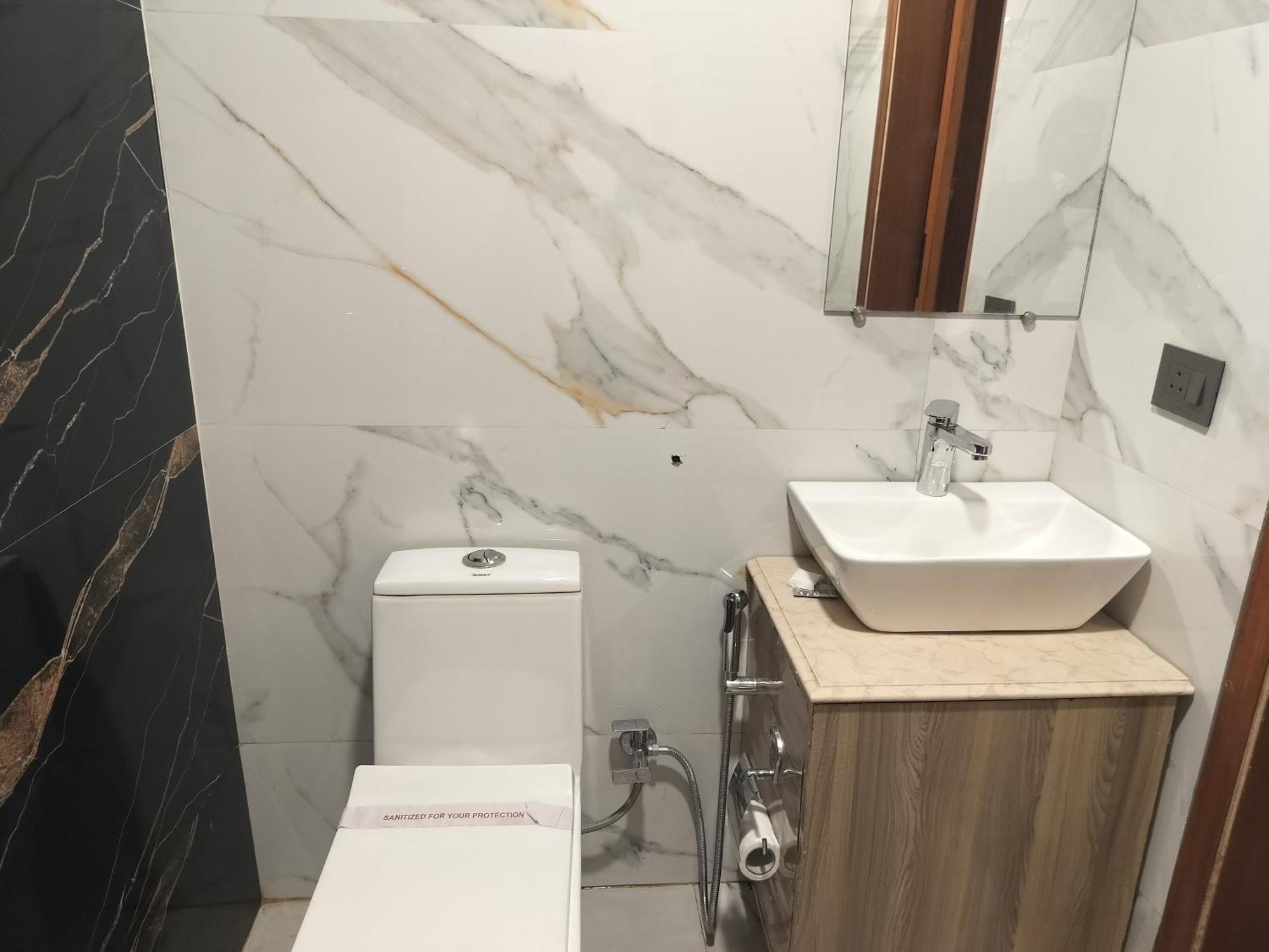 Airport The Class 5 Mins Aerocity Metro Guest house New Delhi