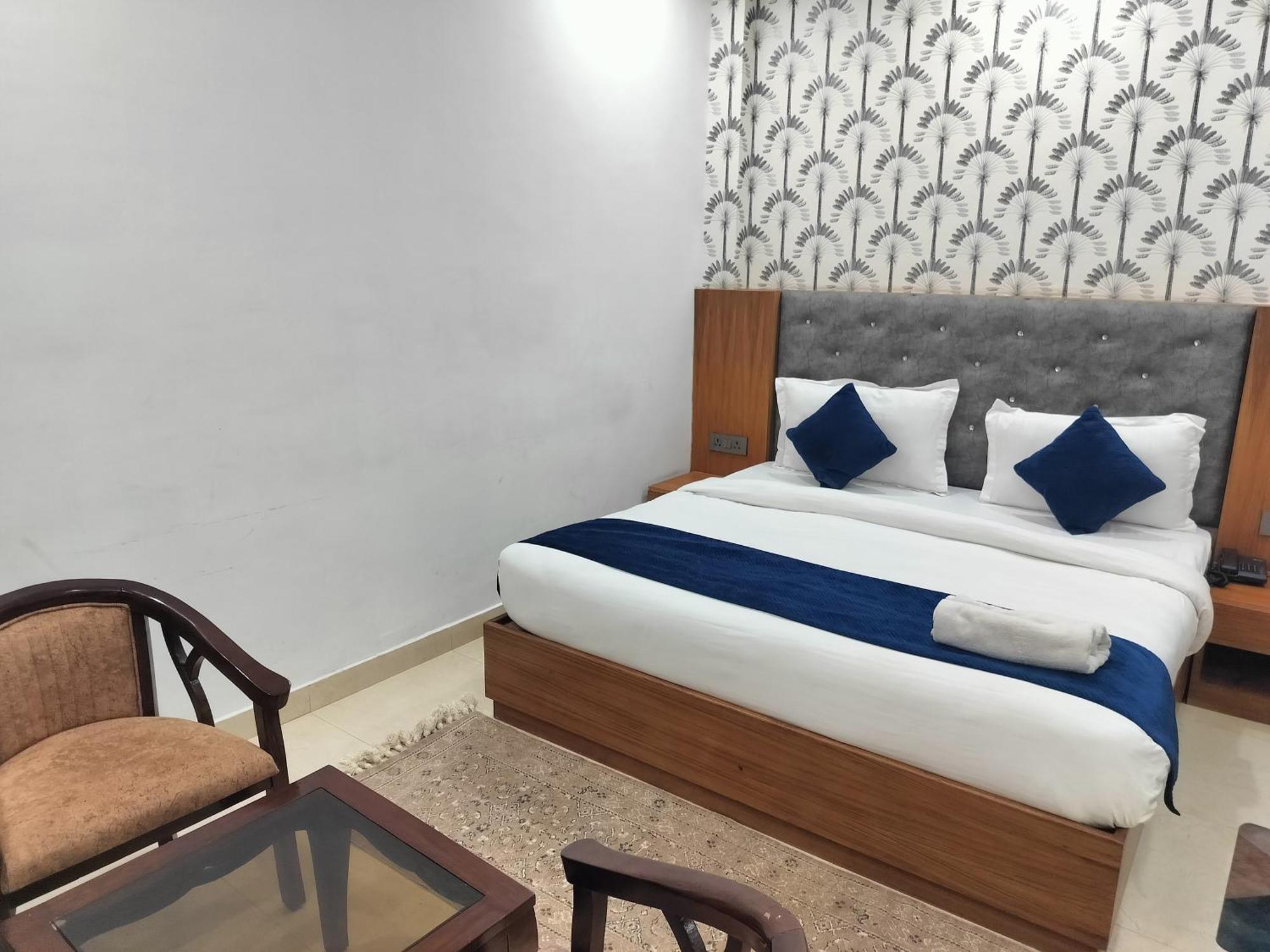 Airport The Class 5 Mins Aerocity Metro Guest house New Delhi