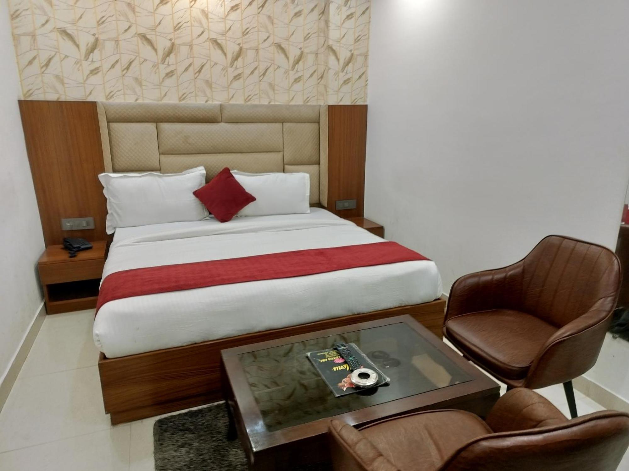 Airport The Class 5 Mins Aerocity Metro Guest house New Delhi
