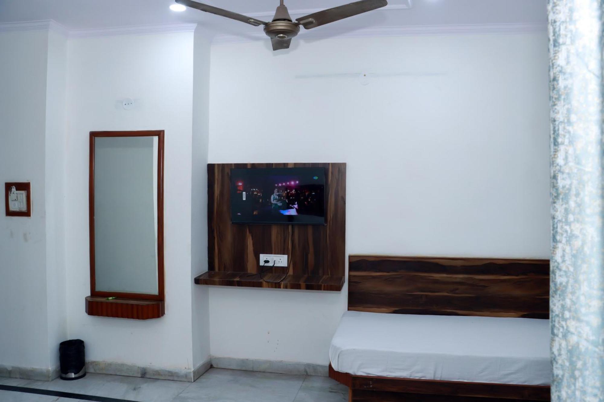 Rak Dx At Railway Station Hotel 3*