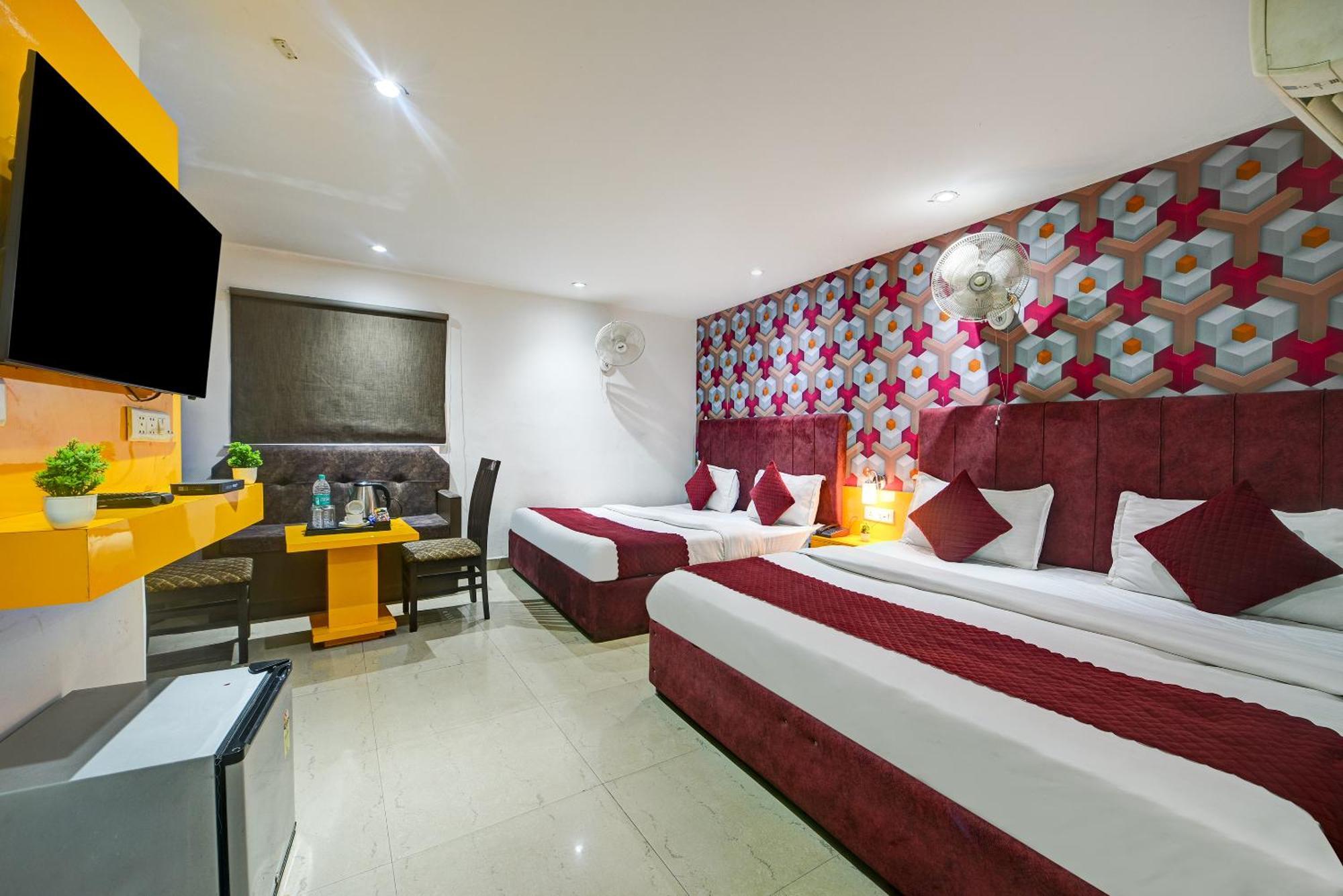 Hotel Kelvish Near Delhi Airport 4*