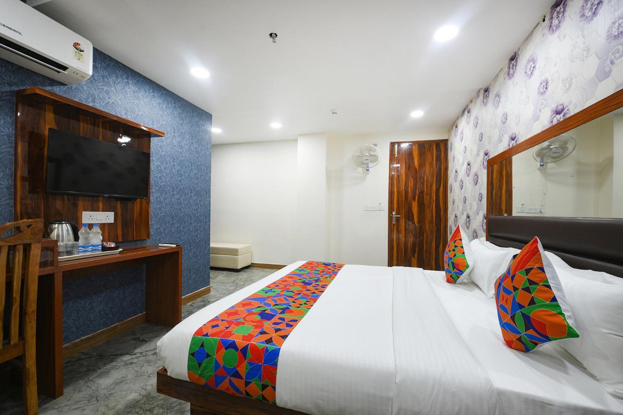 Fabhotel Mona Continental - Nr Laxmi Nagar It Hub Hotel New Delhi