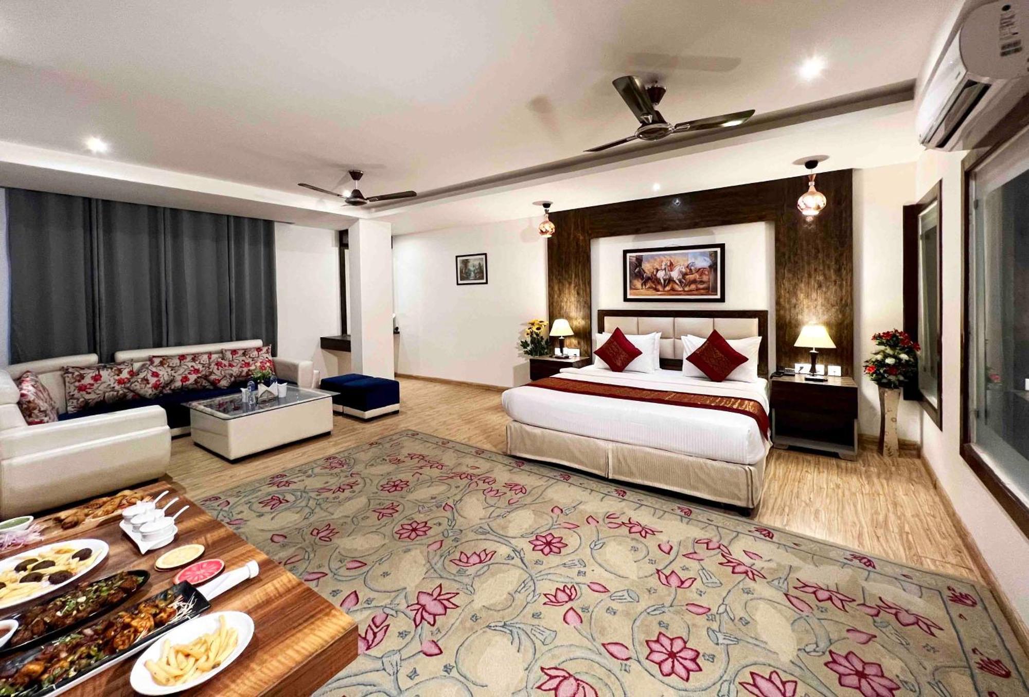 Shoba Estate Delhi Airport Hotel