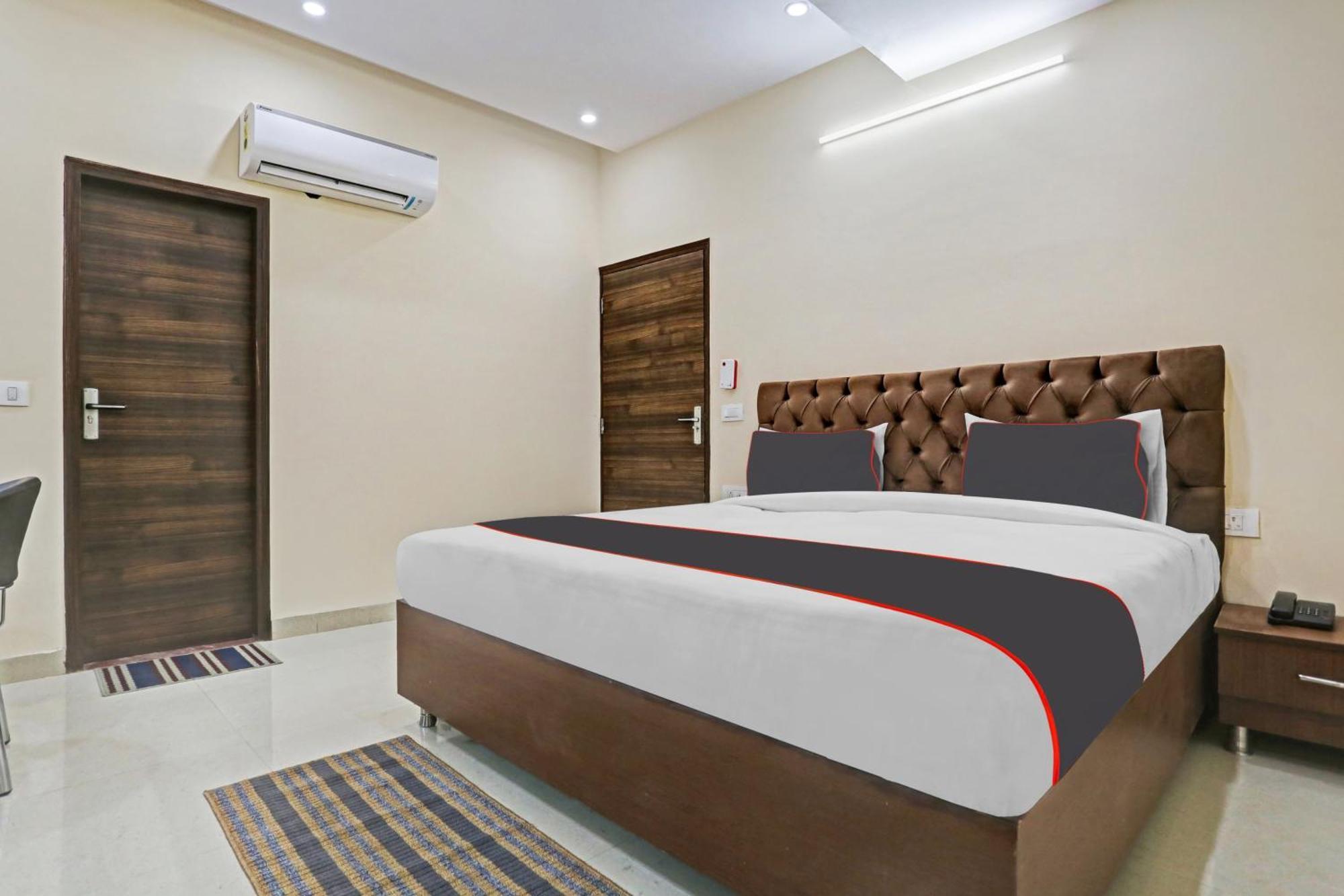 O Mannat Bhera Enclave 4*