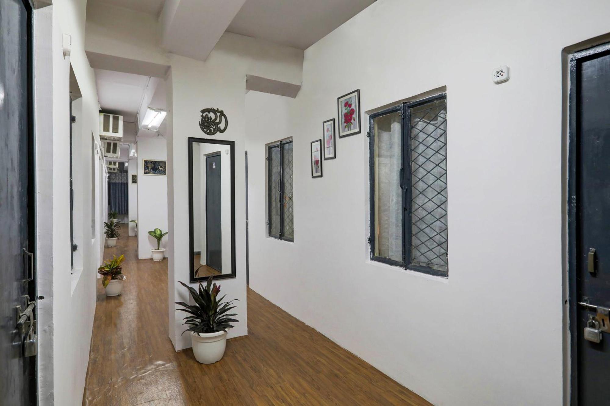 Super O Malviya Nagar 4* New Delhi