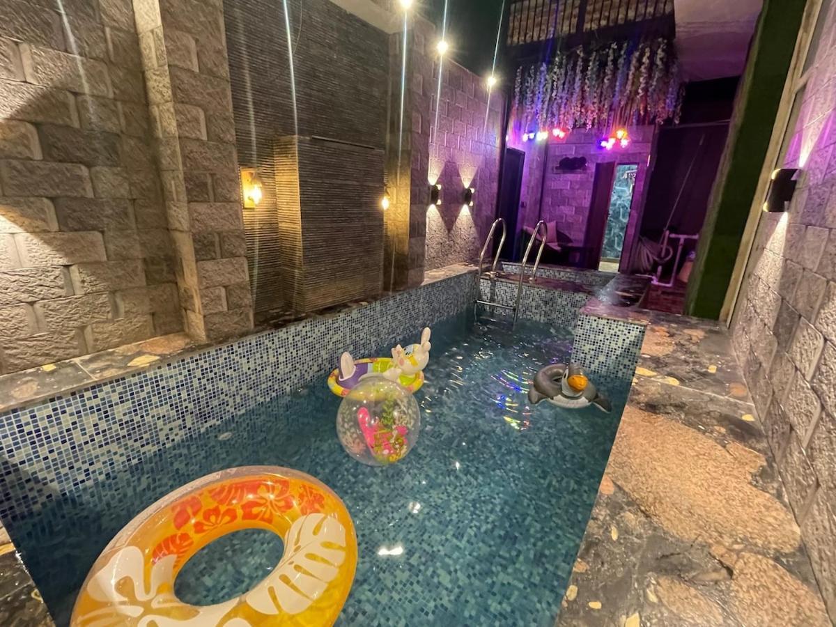 Amazing 3bhk Near Airport With Jacuzzi & Private Pool In Punjabi Bagh * New Delhi