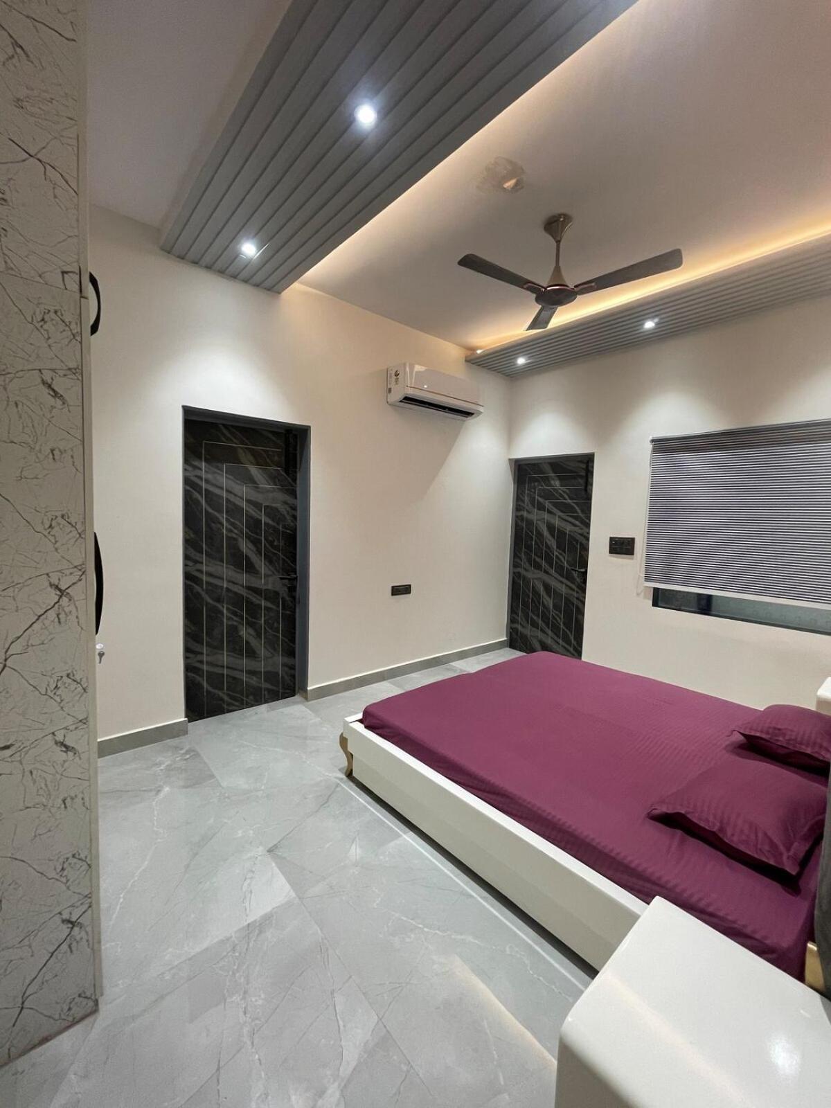 Amazing 3bhk Near Airport With Jacuzzi & Private Pool In Punjabi Bagh New Delhi
