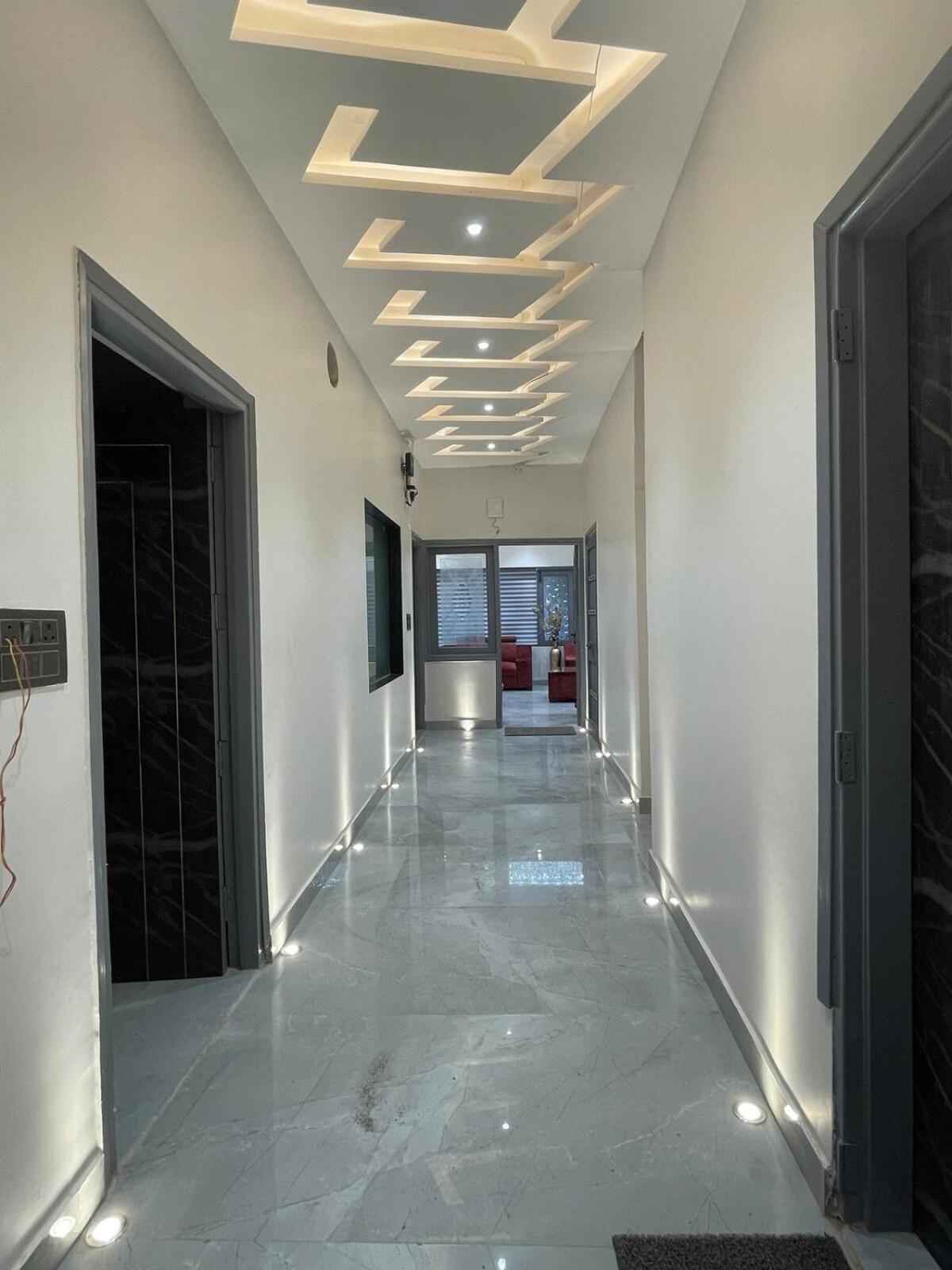 Amazing 3bhk Near Airport With Jacuzzi & Private Pool In Punjabi Bagh