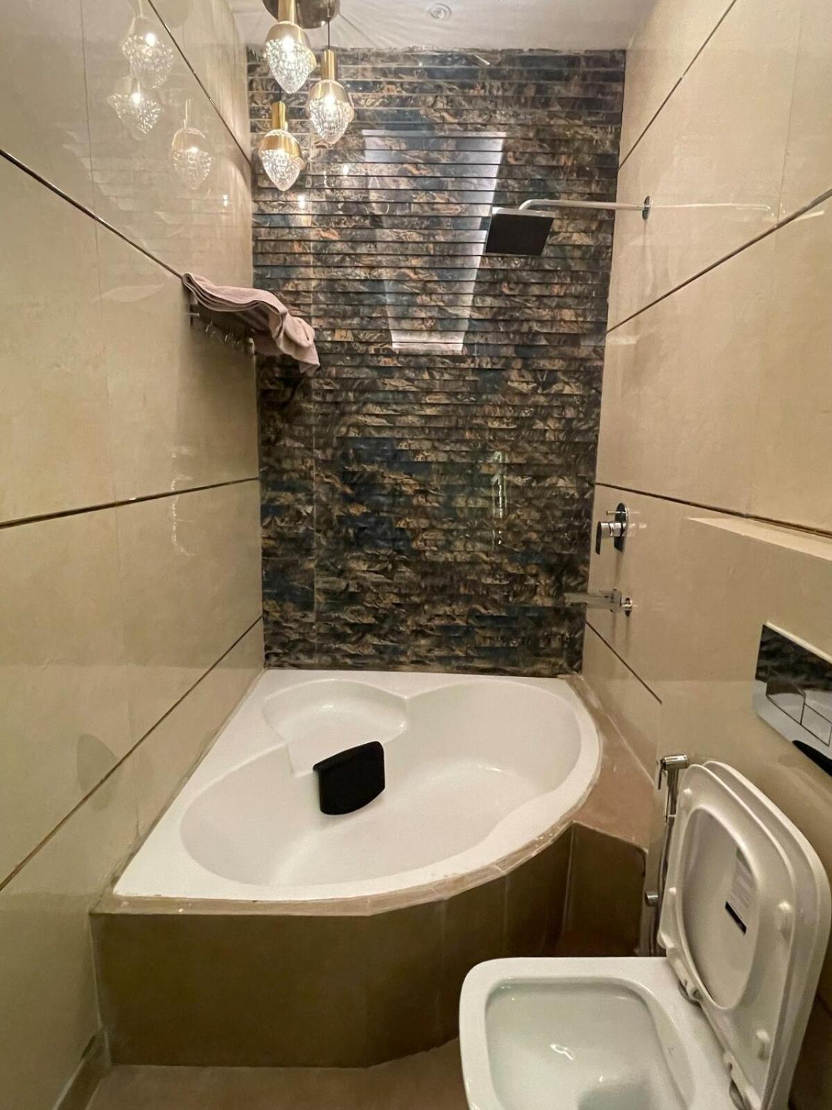 Holiday home Amazing 3bhk Near Airport With Jacuzzi & Private Pool In Punjabi Bagh *