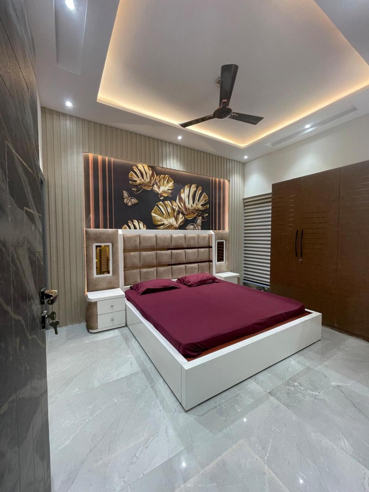 Amazing 3bhk Near Airport With Jacuzzi & Private Pool In Punjabi Bagh *