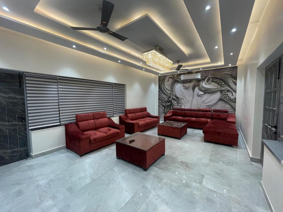 Amazing 3bhk Near Airport With Jacuzzi & Private Pool In Punjabi Bagh Holiday home New Delhi