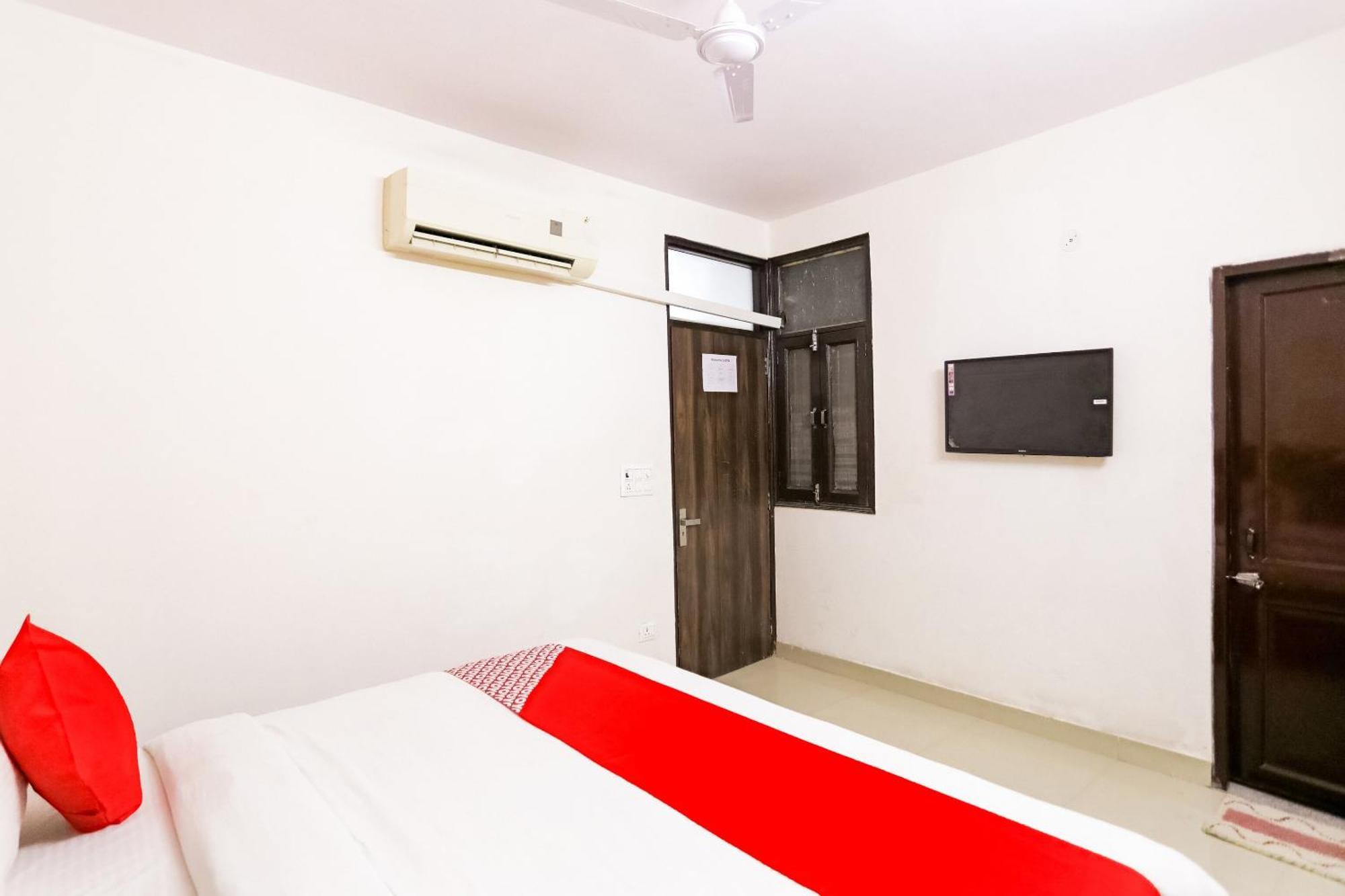 Hotel O Park Near New Ashok Nagar Metro Station