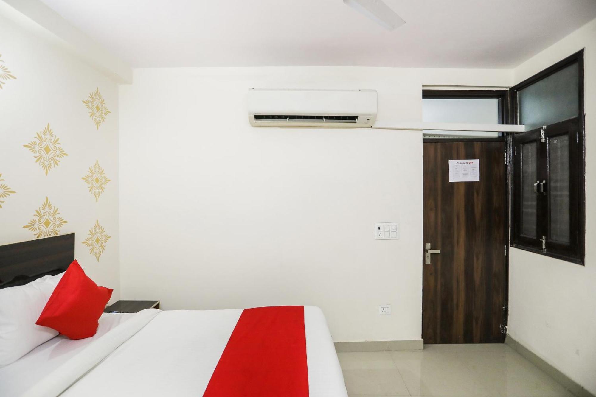 Hotel O Park Near New Ashok Nagar Metro Station 3*
