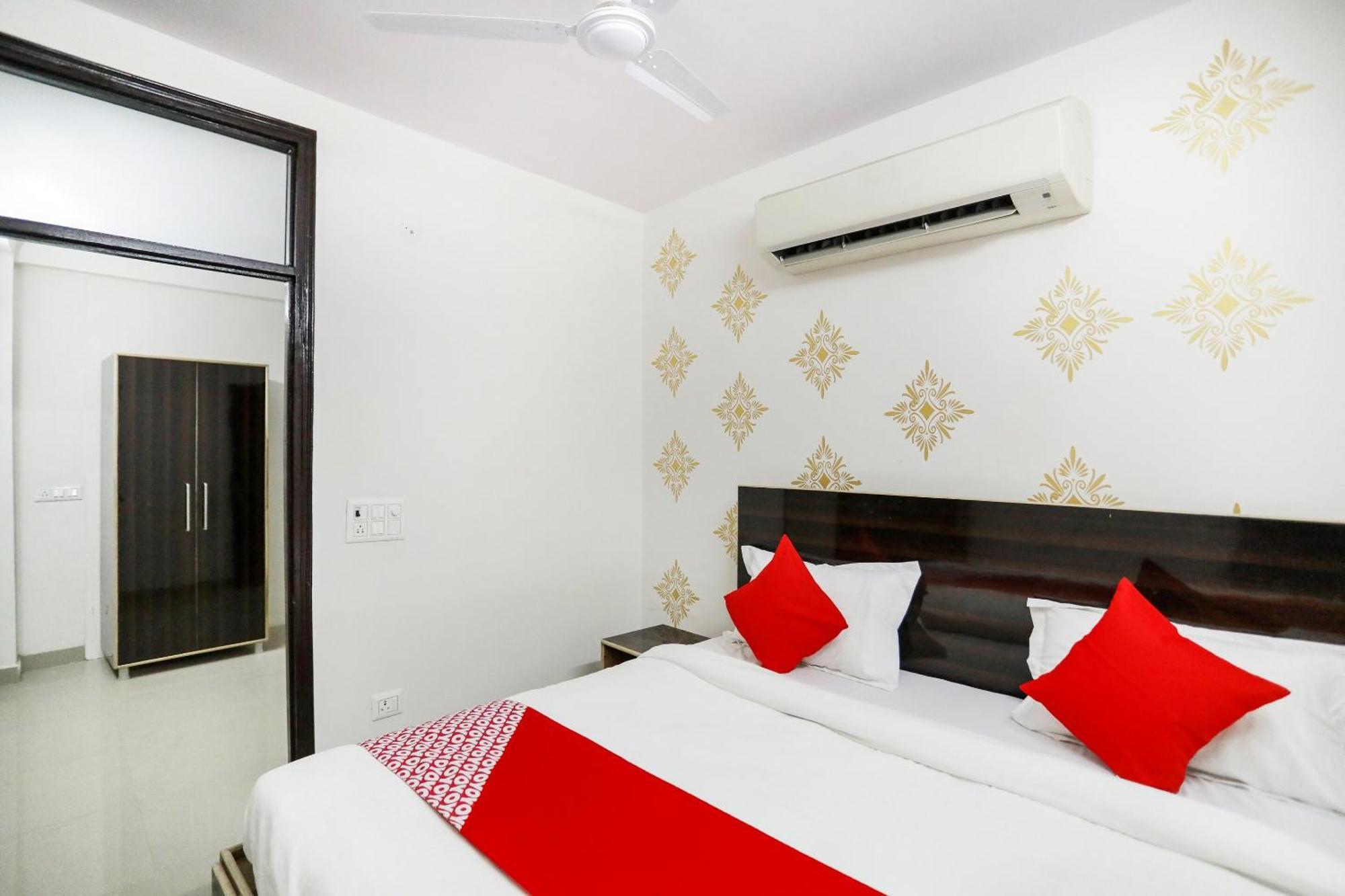 O Park Near New Ashok Nagar Metro Station Hotel