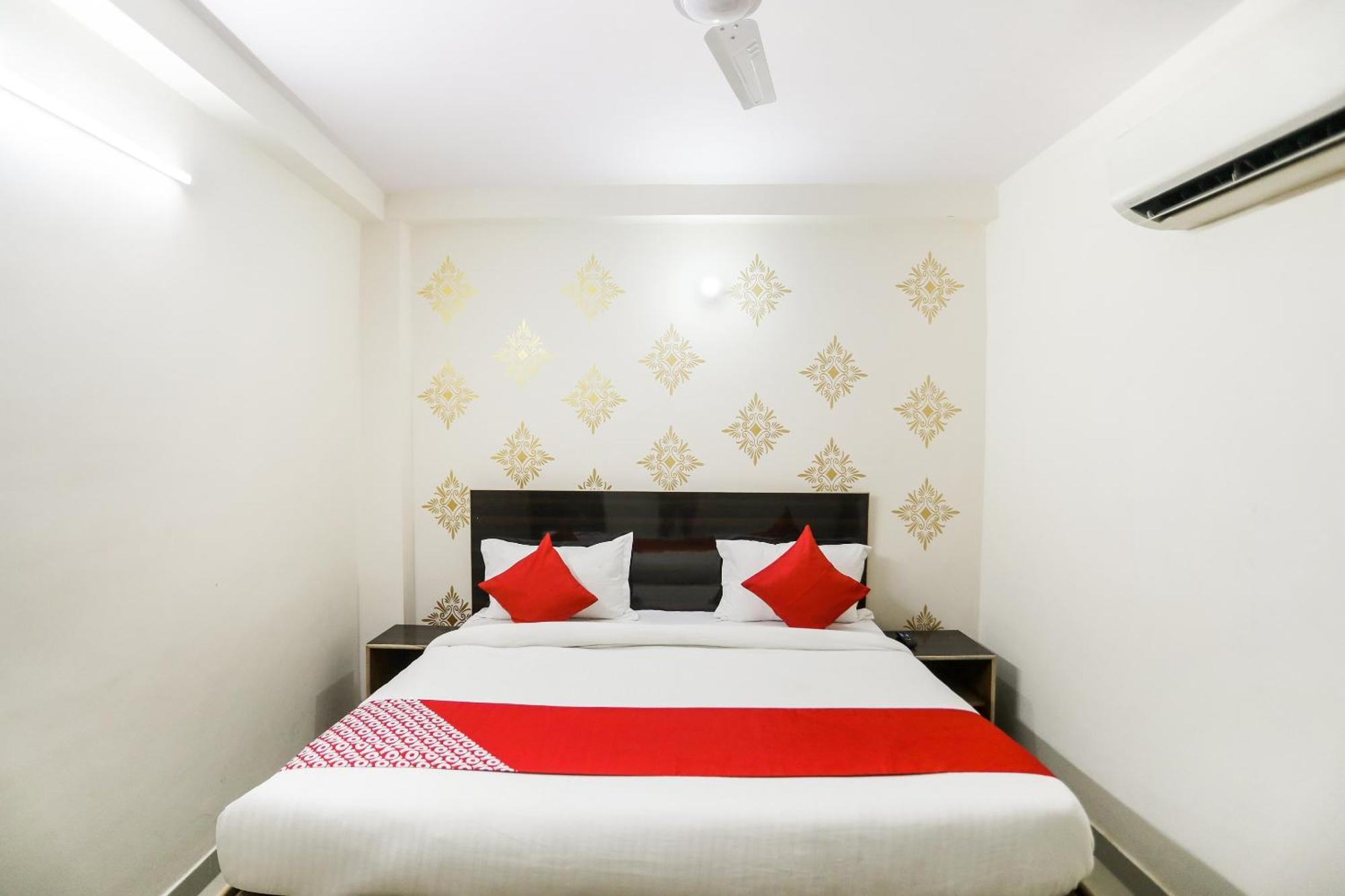 O Park Near New Ashok Nagar Metro Station Hotel New Delhi
