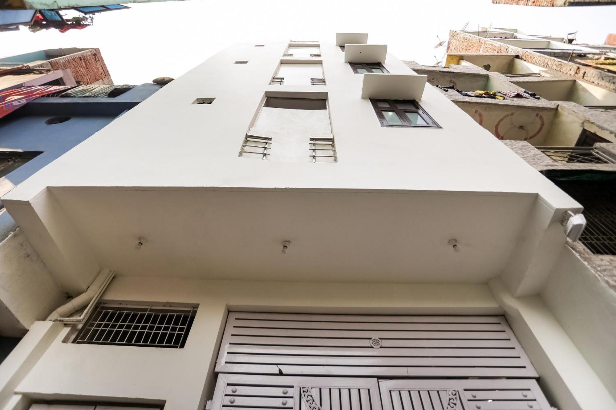 Hotel O Park Near New Ashok Nagar Metro Station 3*
