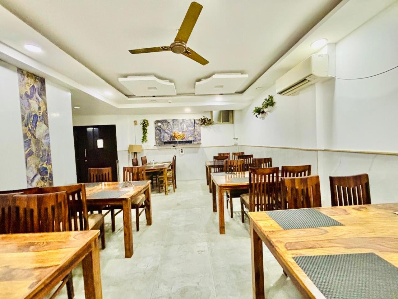 Airport Grand Olive Nova Deli