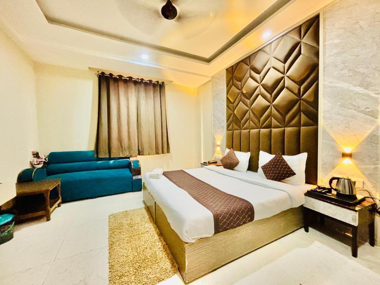 Airport Grand Olive Hotel 4*