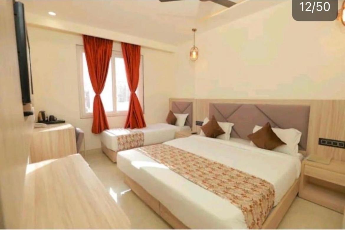 Zed - Near Delhi Airport 3*