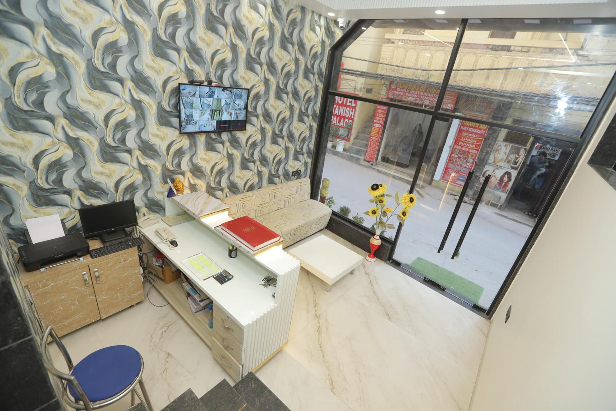 Zed - Near Delhi Airport 3*