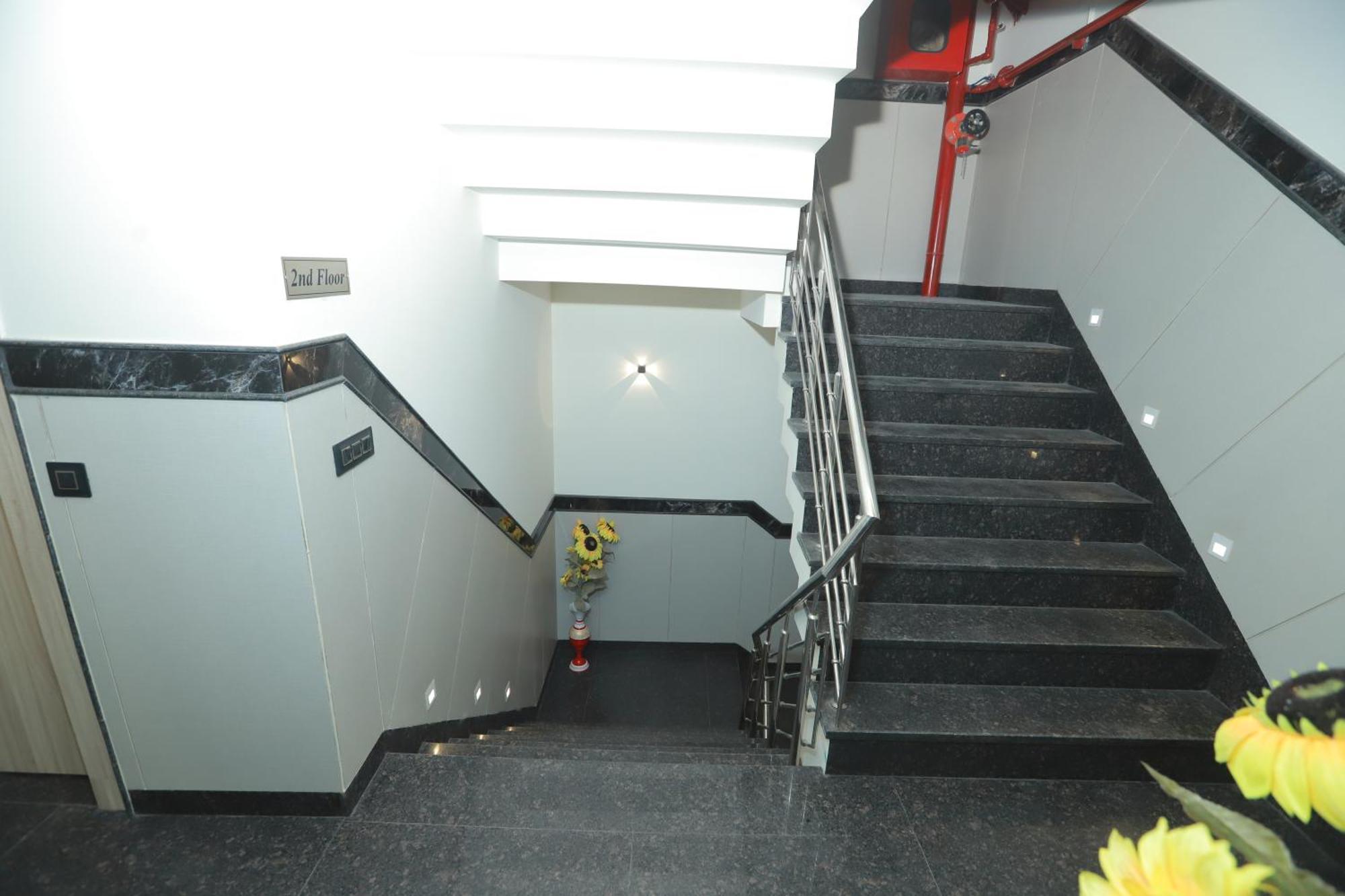 Zed - Near Delhi Airport 3*