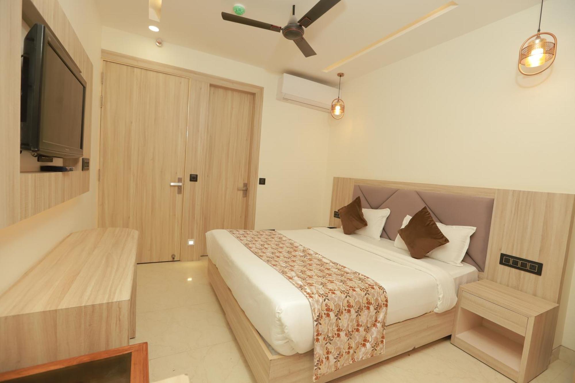 Zed - Near Delhi Airport Hotel