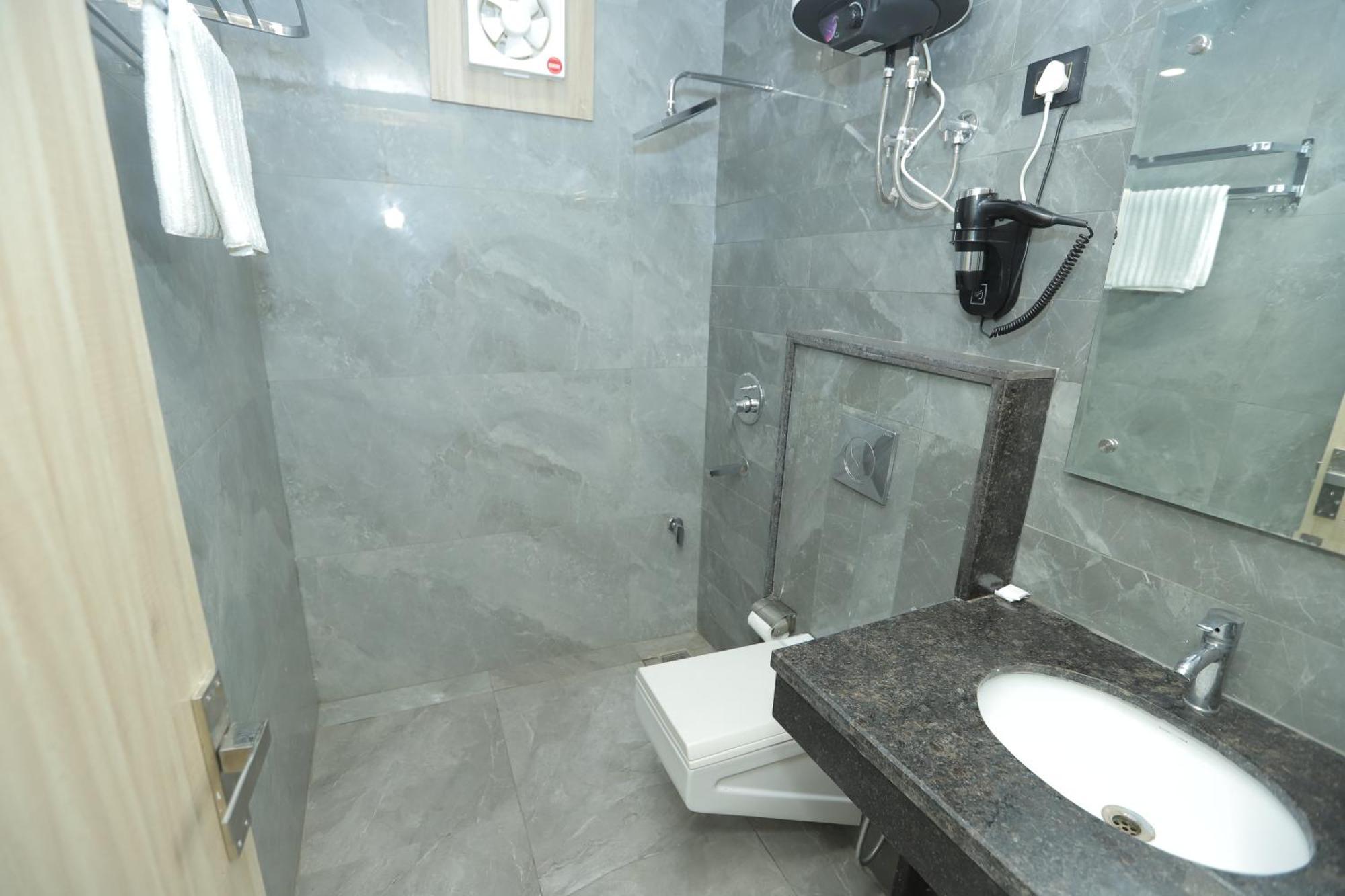 Hotel Zed - Near Delhi Airport New Delhi