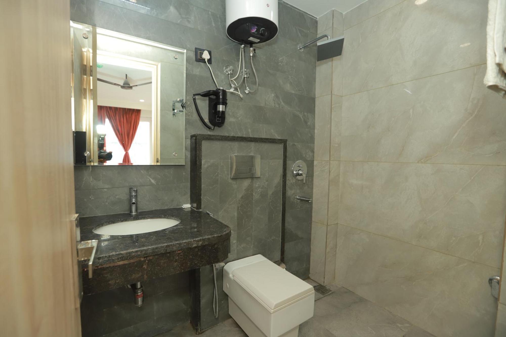 Zed - Near Delhi Airport Hotel 3*