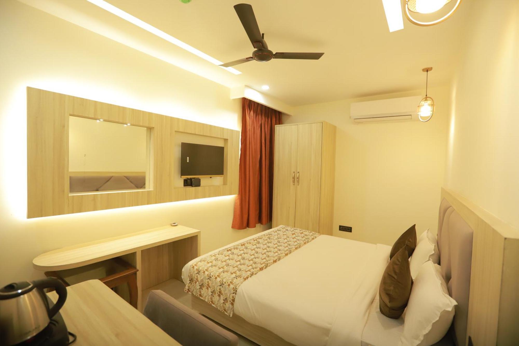 Zed - Near Delhi Airport 3*